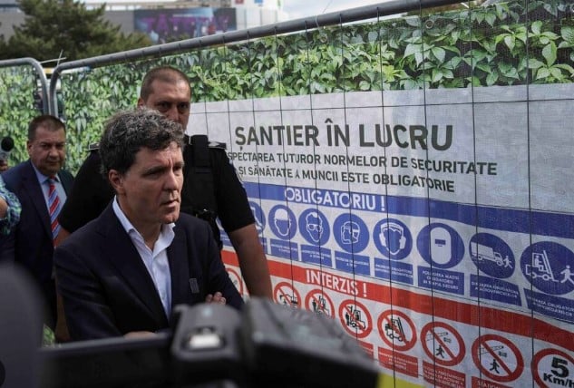 Nicușor Dan during a visit to Piața Unirii