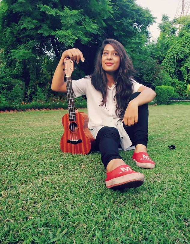 Nidhi Goyal posing with a Ukulele