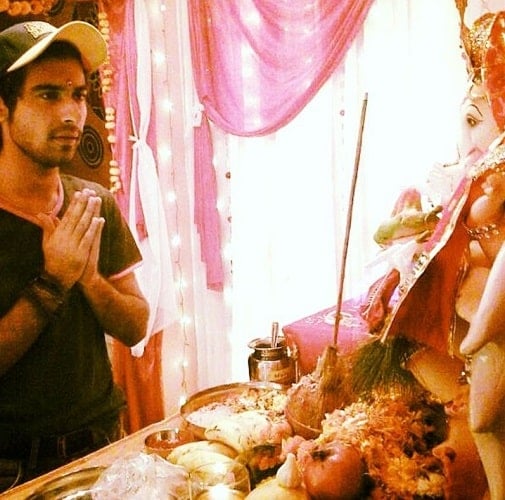 Nikhil Mehta praying to lord Ganesha