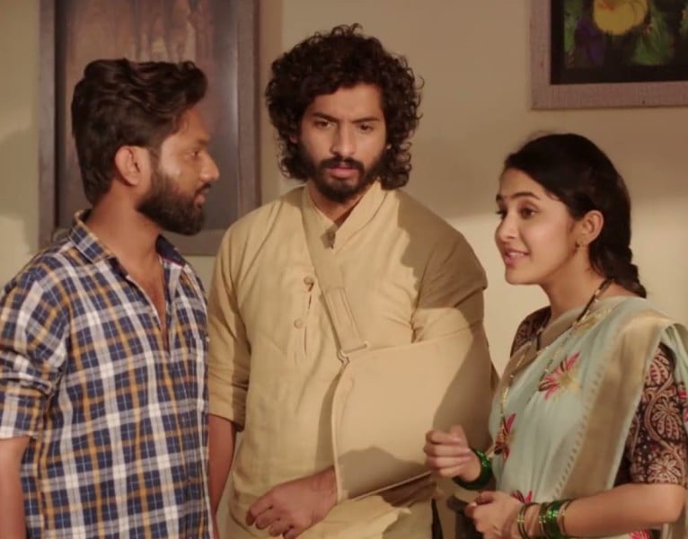 Nikkhhil Chavaan in a still from the Marathi television series Karbhari Laybhari (2020)