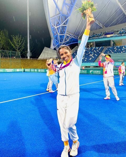 Nikki Pradhan posing with her medal after winning the 19th Asian Games in China (2023)