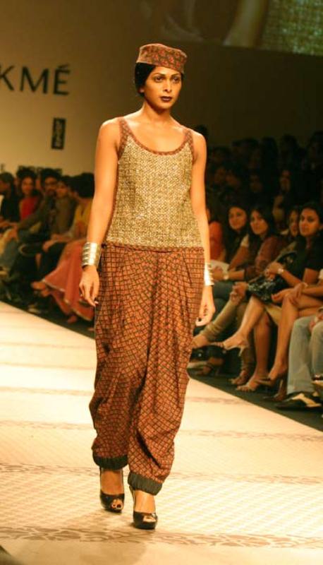 Nina Manuel walking the ramp