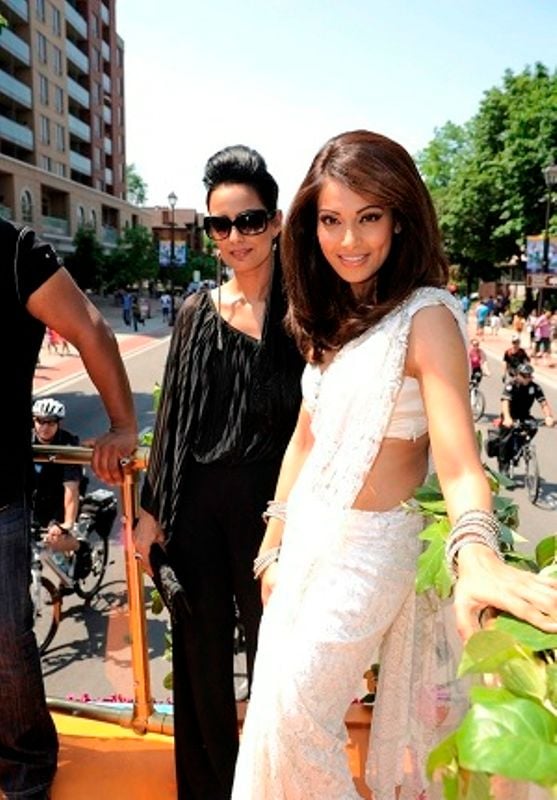 Nindy Kaur and Bipasha Basu at the 2011 IIFA Buzz Brampton