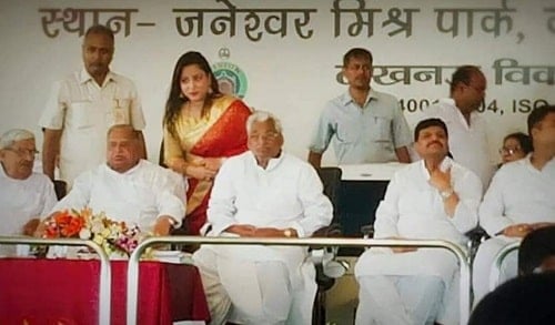 Nisha Pandey with Samajwadi party leaders