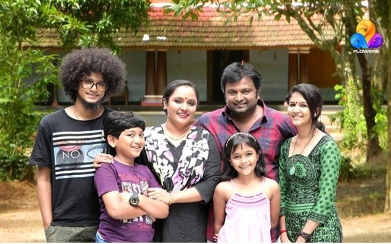Nisha Sarangh (third from left) in a still from the Malayalam sitcom TV series titled Malayalam sitcom 