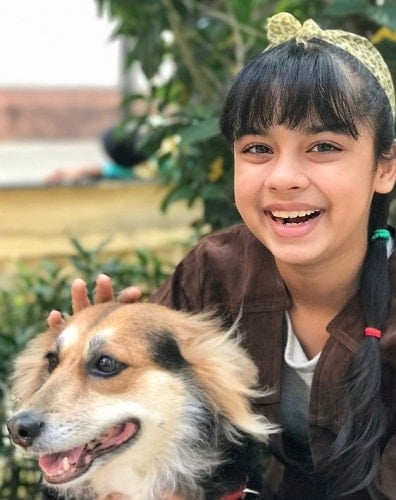 Nitanshi Goel with a dog