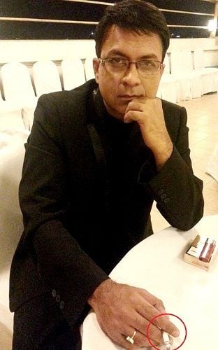 Nitin Bali smoking