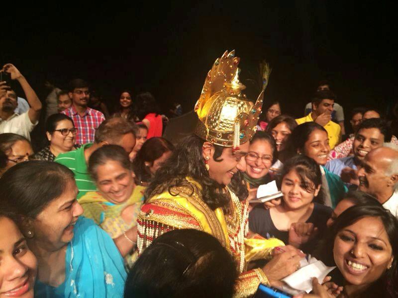 Nitish Bharadwaj giving autographs