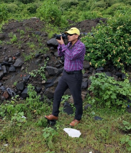 Niyaz Khan while doing photography