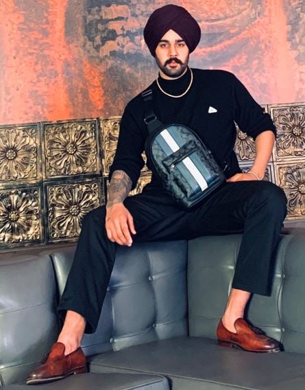 NseeB during the shoot of the song, Old Skool