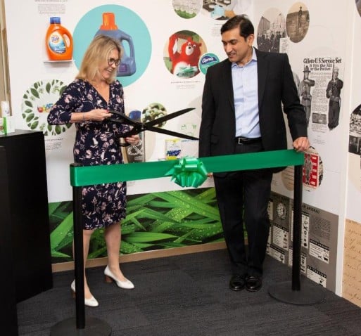P&G’s Shailesh Jejurikar and Virginie Helias cut the ribbon on the new Sustainability space in the corporate archives center in 2019
