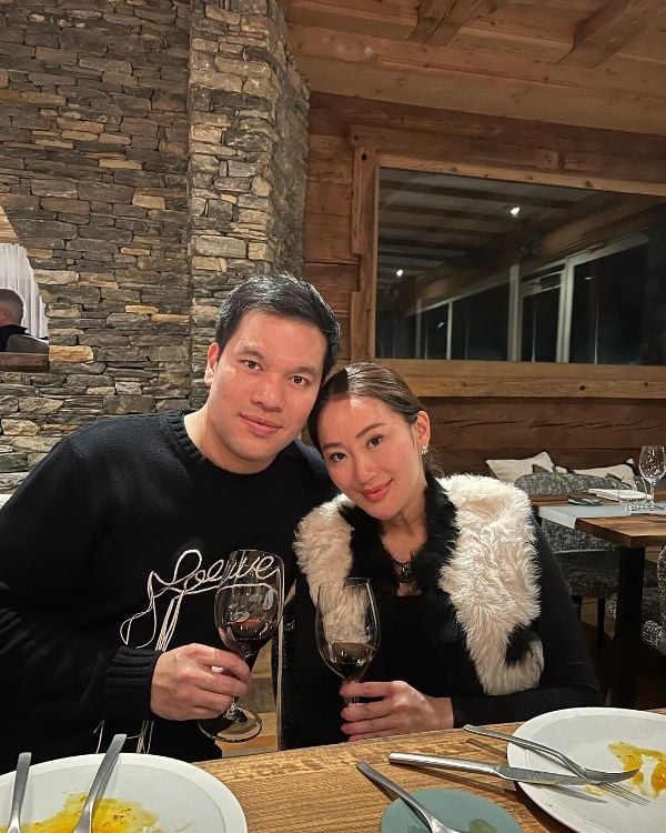 Paetongtarn Shinawatra and Pitaka Suksawat while having wine