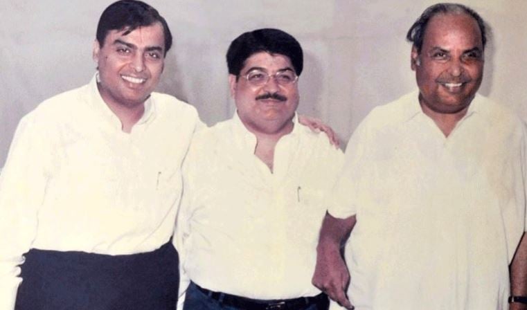 Parimal Nathwani (middle) with Mukesh Ambani (left) and Dhirubhai Ambani (right)