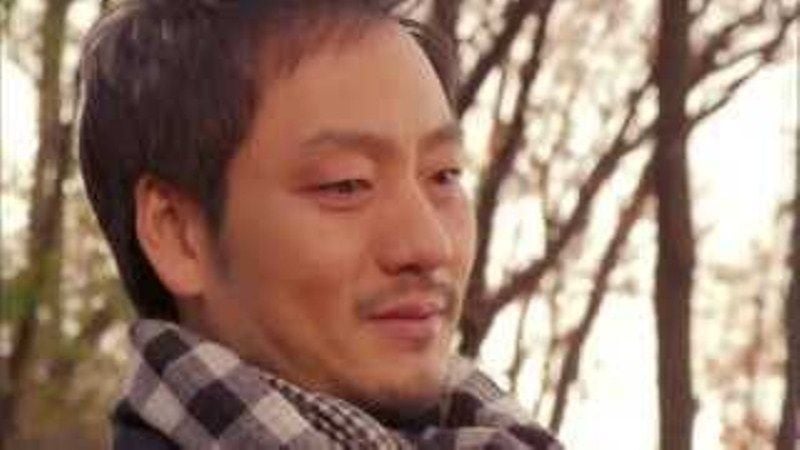 Park Hae-soo in a scene from Me and Mom and Dad and Grandma and Anna (2013)