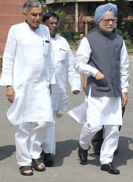 Pawan Kumar Bansal with Manmohan Singh