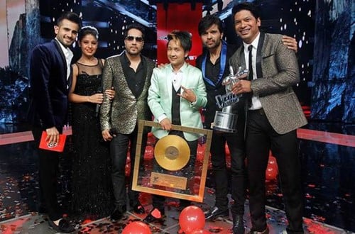 Pawandeep (middle) with the winning trophy, judges, and hosts of The Voice India
