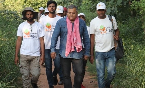 Peepal Baba with his team of Give Me Trees