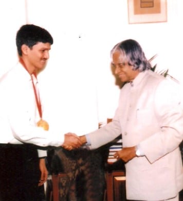 Pentala Harikrishna while meeting APJ Abdul Kalam in 2015