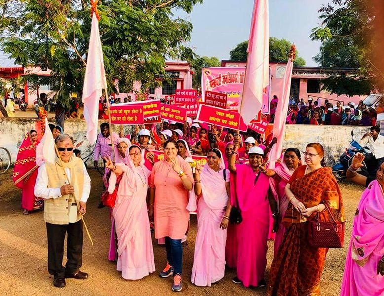 Phoolbasan Bai Yadav with Maa Bamleshwari Janhitkari Samiti in their Nasha Band Campaign