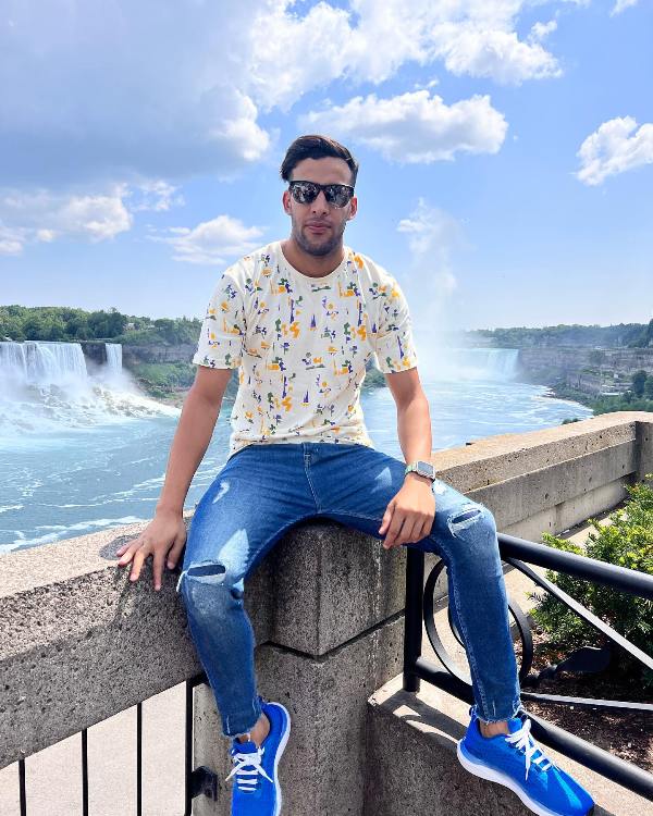Photo of Abbas Afridi in front of Niagara Falls