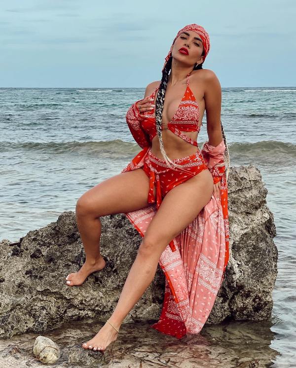 Photo of Dania Méndez during her vacation in Columbia