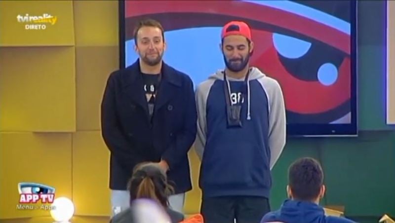 Photo of Tiago Rufino and Luan Tiófilo on the set of the show Casa dos Segredos 7