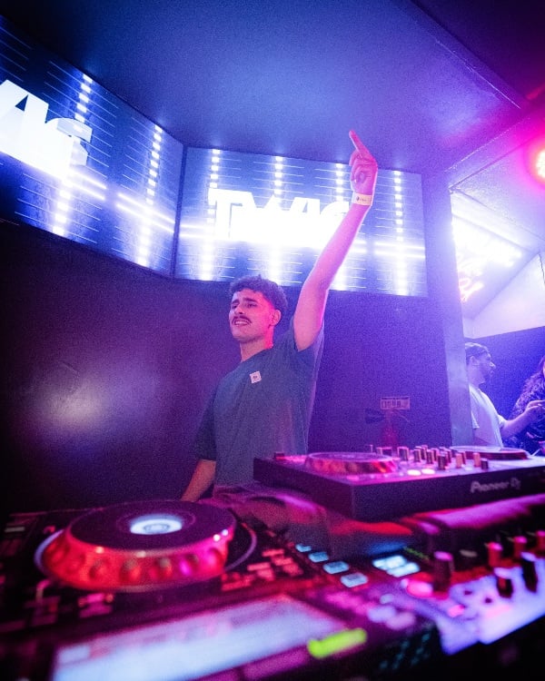 Photo of Tomé Cunha while performing at a DJ