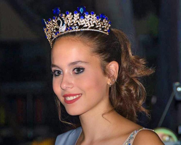 A photo of Violeta taken after being crowned as Miss Mundo Toledo