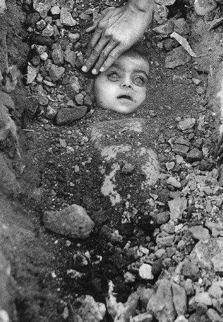 Picture taken by Raghu Rai during Bhopal Tragedy