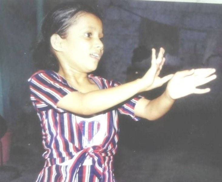 Pooja Thombre performing classical dance in her childhood