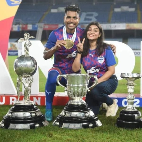 Prabir Das celebrating with his girlfriend after winning the Durand Cup