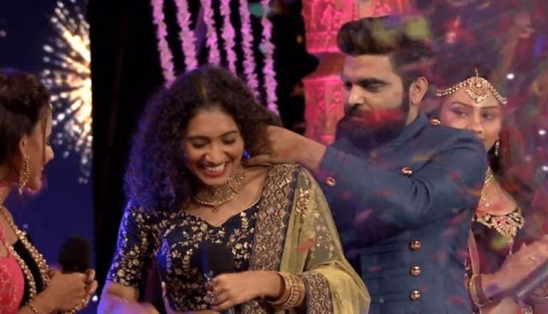 Pradeep Machiraju and Gnaneswari Kandregula in the finale of the show 