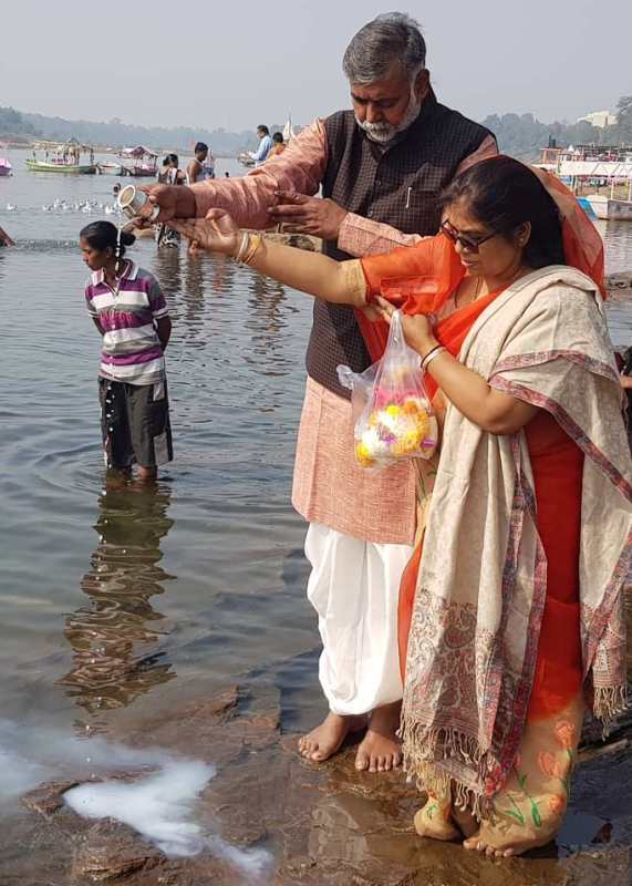 Prahlad Singh Patel and his wife performing a ritual at the Narmada river