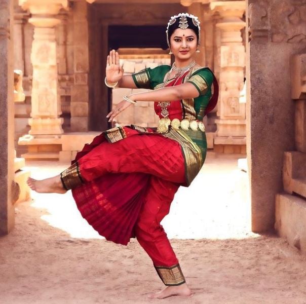 Prajakta Mali performing Bharatanatyam