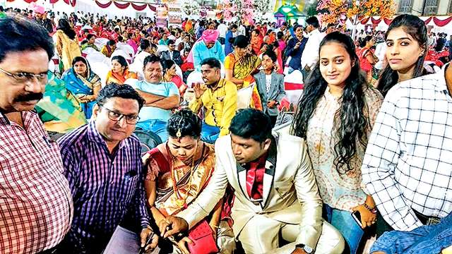 Pranjal Patil with her husband signing up for organ donation