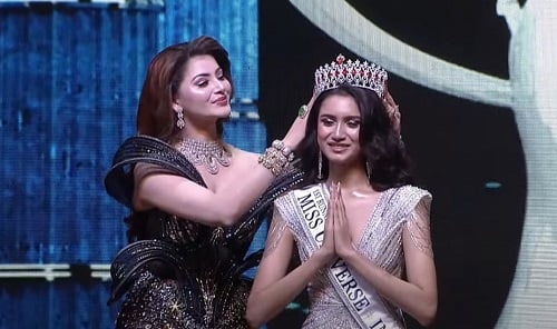 Pranjal Priya being crowned as the Miss Universe India First Runner-Up
