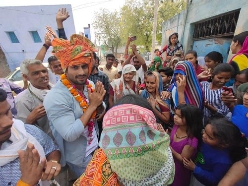 Prateik Babbar campaigning for his father