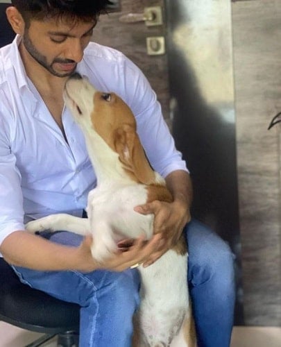 Prateik Chaudhary with a dog