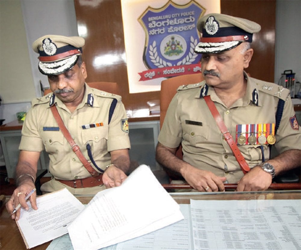 Praveen handing over the charge of Commissioner of Bengaluru City to T. Suneel Kumar