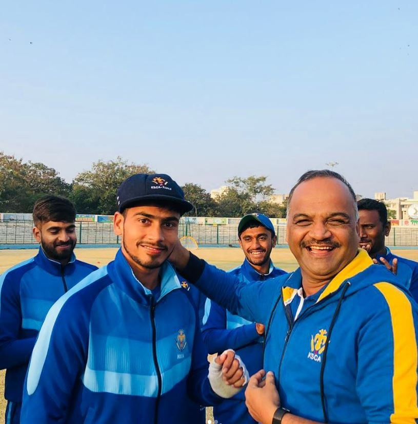 Pravin Dubey receiving his debut cap for Karnataka