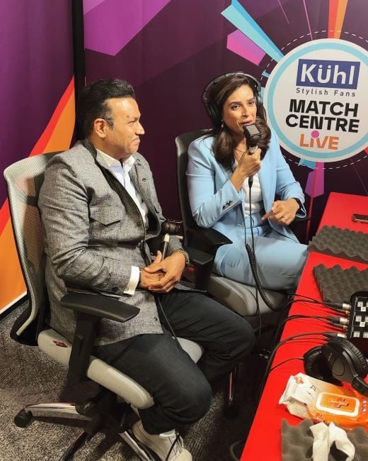 Preeti Dahiya doing commentary with Virender Sehwag