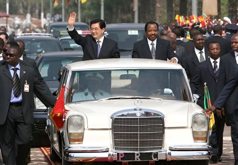 President Hu Jintao with Paul Biya during his visit to Cameroon in 2007