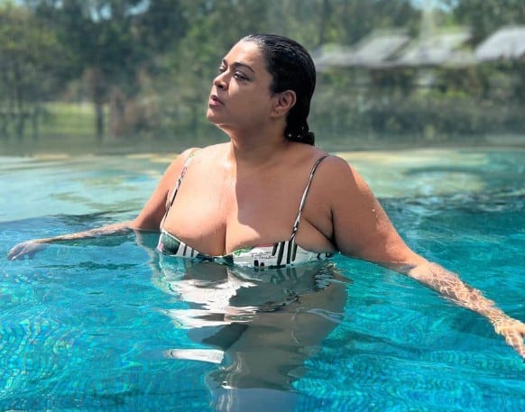 Preta Gil while enjoying swimming