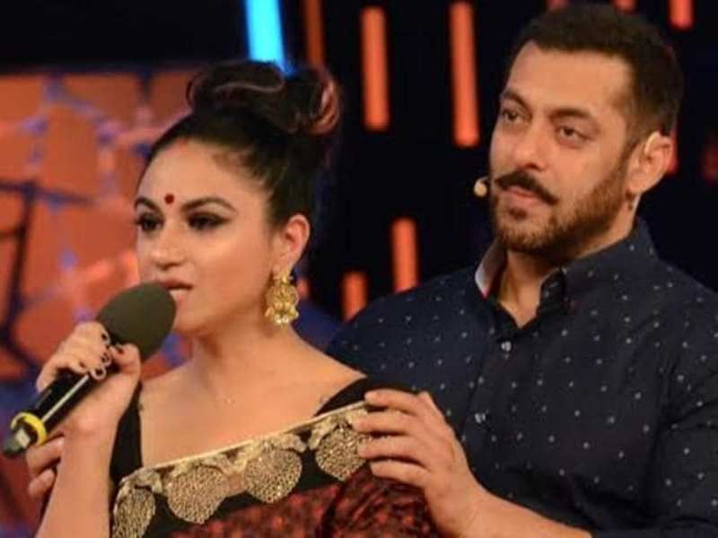 Priya Malik with the Indian actor Salman Khan in Big Boss Season 9