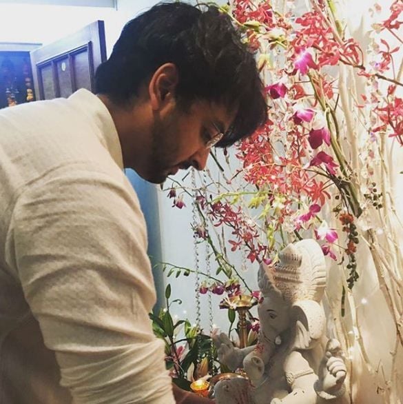 Priyank Sharma With An Idol Of Lord Ganesha