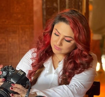 Priyanka Upendra posing with her DSLR