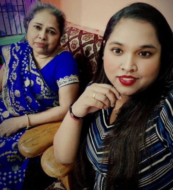 Purnima Pandey (right) with her mother after her father