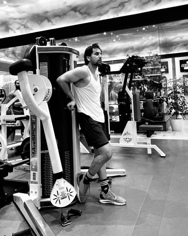 Puru Chibber while working out at a gym