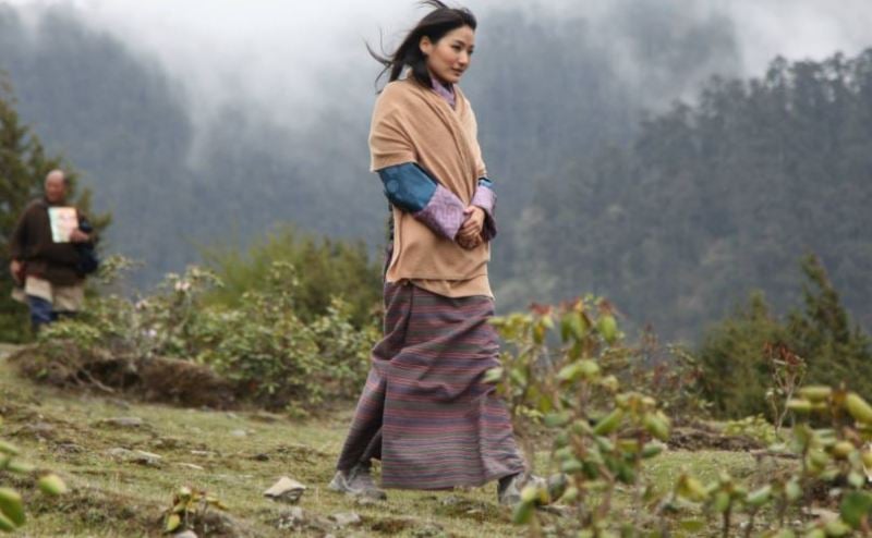Queen Jetsun accompanying King Jigme on a trek