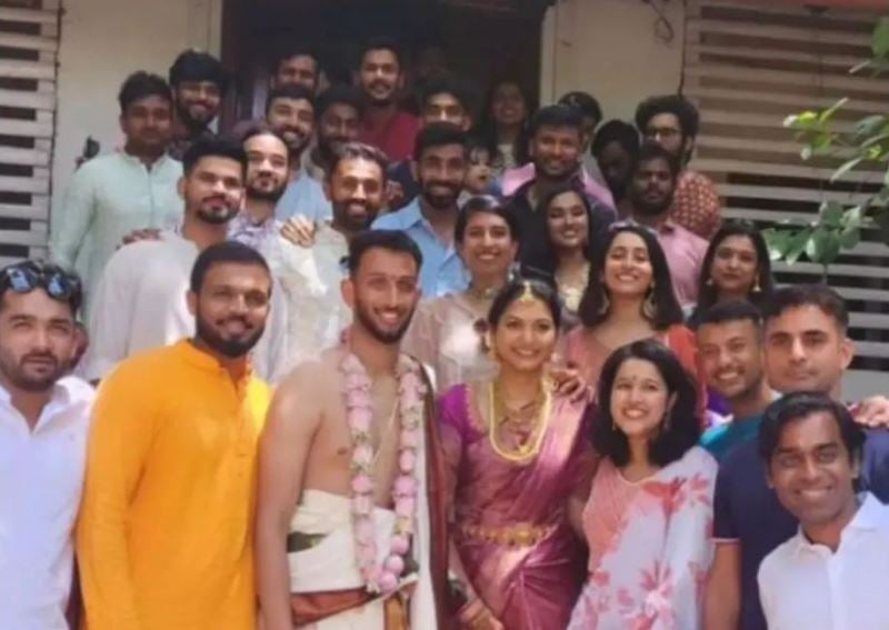 Rachana Krishna and Prasidh Krishna with many Indian cricketers standing behind them